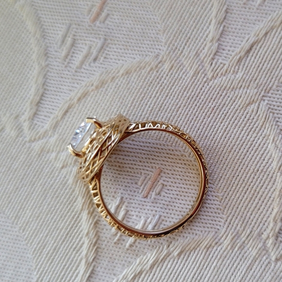 10k Elegant Gold Ring with White Zircon
